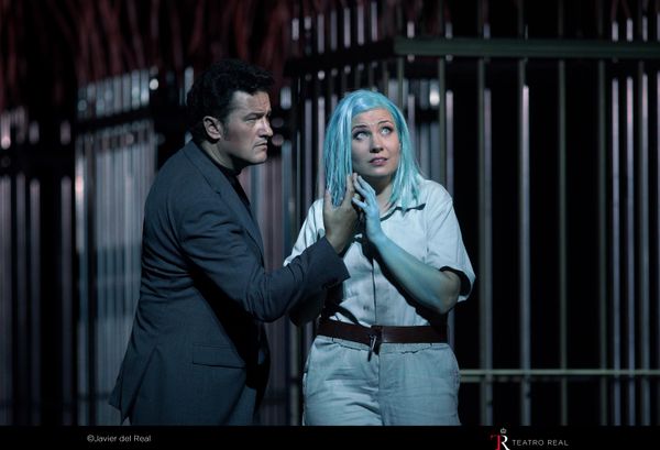 Derniers instants de Faust (Piotr Beczała) avec Marina Rebeka (Marguerite) déjà en marche vers sa mort - "Faust" de Gounod mis en scène par Àlex Ollé
