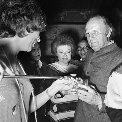Régine et Jean Castel, surnommés "l'impératrice" et "l'empereur" des nuits parisiennes