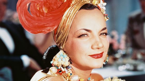 Portuguese actress and singer Carmen Miranda (1909 - 1955) in one of her trademark extravagant headdresses, circa 1950. ©Getty - Silver Screen Collection/Hulton Archive
