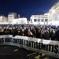 A Nancy le 19 février 2019, élus et citoyens se sont réunis lors du rassemblement qui a mobilisé 2500 à 3000 personnes sur la place Simone Veil.
