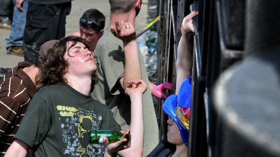 un danseur au Teknival ©AFP - ALAIN JOCARD / AFP