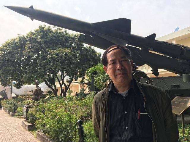 Pham Cong Dung, ancien soldat, dirige maintenant une société d'import-export de bois