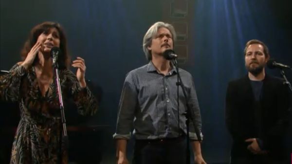 Dale Wasserman et la troupe de la comédie musicale "L'Homme de la Mancha"