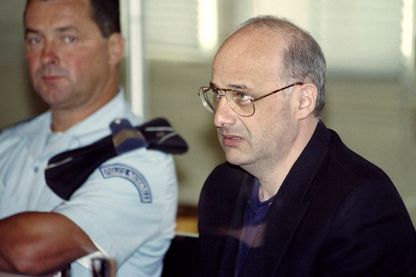 Jean-Claude Romand à l'ouverture de son procès, le 25 juin 1996 devant la Cour d'assises de l'Ain au palais de justice de Bourg-en-Bresse. Jean-Claude Romand à l'ouverture de son procès, le 25 juin 1996 devant la Cour d'assises de l'Ain au palais de justice de Bourg-en-Bresse.