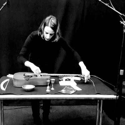 Clara de Asis en enregistrement pour Tapage nocturne