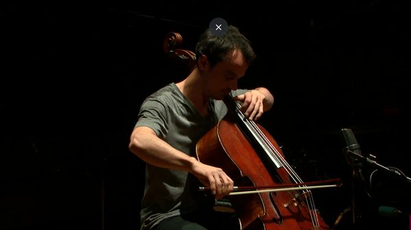 Improvisation de Gaspar Claus au violoncelle