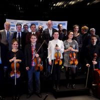 Les instruments ont été remis aux six jeunes musiciens, lors d'une cérémonie organisée mercredi 13 février, à la Philharmonie de Paris.