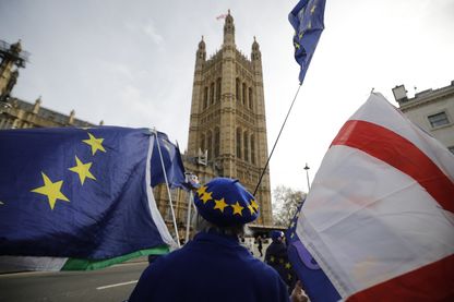 Un manifestant pro-Européen pendant l'intervention de Theresa May devant le Parlement britannique ce mardi 12 février Un manifestant pro-Européen pendant l'intervention de Theresa May devant le Parlement britannique ce mardi 12 février