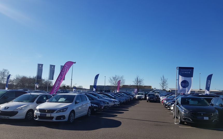 La partie de la concession Peugeot au nord de Limoges réservée aux véhicules d'occasion