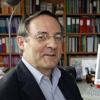 François Héran, sociologue, anthropologue et démographe le 4 février 2010 à Paris dans son bureau.