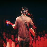 Elliott Smith est décédé dans des circonstances mystérieuses en 2003. Quinze ans plus tard, Thierry Jourdain signe sa biographie, 'Elliott Smith - Can't Make a Sound', aux éditions Le Mot et Le Reste