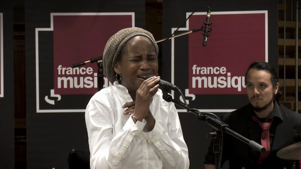 Natalia M. King interprète "Love you madly"