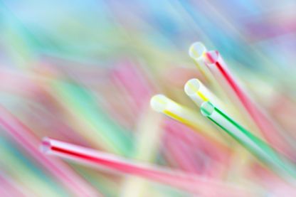 Les pailles en plastique jetables, bientôt interdites en France ? C’est en tout cas ce que prévoit la loi du 30 octobre 2018. Les pailles en plastique jetables, bientôt interdites en France ? C’est en tout cas ce que prévoit la loi du 30 octobre 2018.