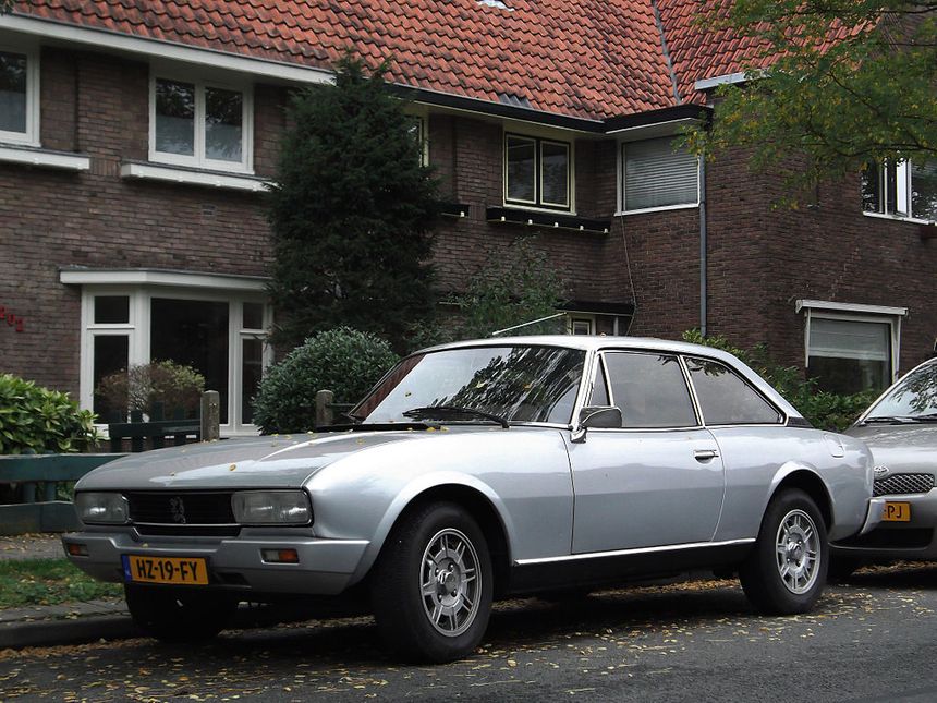 Le coupé 504 qui a inspiré le concept car e Legend (Photo de la 2ème version du coupé avec ses pare-chocs en plastique peints).