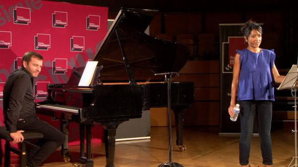 Magali Léger et Rémy Cardinale interprètent "Chevaux de bois" de Debussy et "Violon" de Poulenc