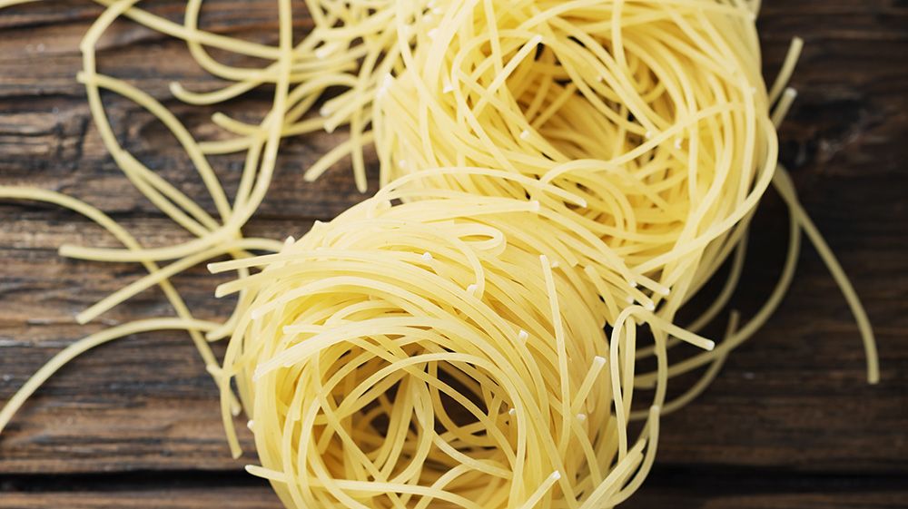 Bouillon de poulet, vermicelles, œuf et citron