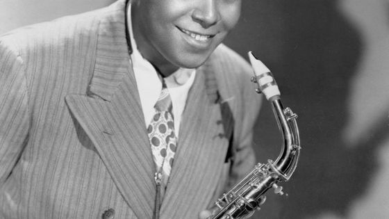 Charlie Parker, portrait avec son alto saxo ©Getty - George Rinhart