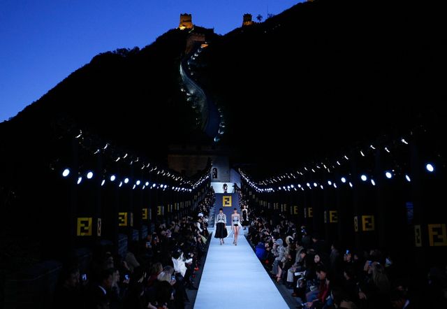 Collection Fendi automne/hiver 2007 sur la Grande muraille de Chine