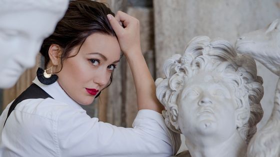 Mademoiselle, par Julie Fuchs, soprano avec l'Orchestre National d'Île de France, direction : Enrique Mazzola. Nouveauté Deutsche Grammophone, parution le 15 février 2019, avec France Musique - photo by Die Frau