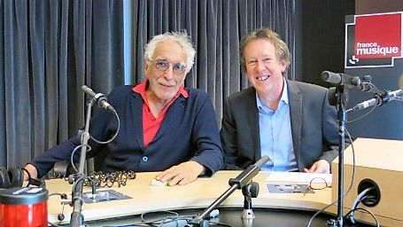 France Musique, studio 131... Gérard Darmon "Le dictionnaire de ma vie" Éd. Kero & Benoît Duteurtre producteur de l'émission (g. à d.)i ©Radio France - Annick Haumier