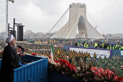 Le président iranien Rohani face à la foule à Téhéran lors des cérémonies du 40ème anniversaire de la Révolution islamique Le président iranien Rohani face à la foule à Téhéran lors des cérémonies du 40ème anniversaire de la Révolution islamique