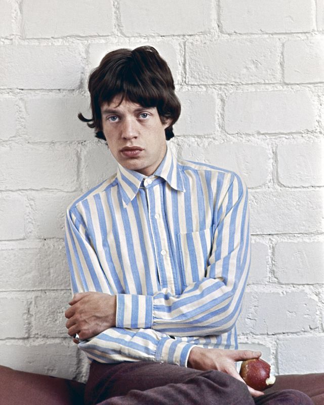 "Mick Jagger à la pomme" photographié en 1966 par Jean-Marie Périer.