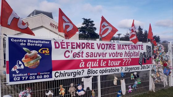 Associations, syndicats et élus locaux se battent depuis des mois pour le maintien de la maternité ©Radio France - Véronique Julia