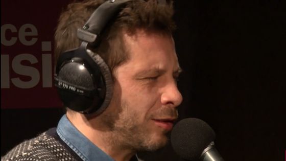 Alex Beaupain interprète "S'étendre sur la table" ©Radio France - crédit Radio France