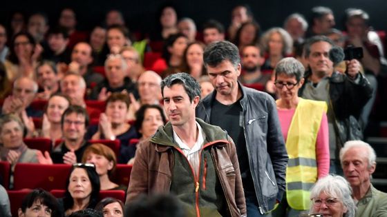 Un livre, un film (ici présenté au théâtre Toursky à Marseille, le 2 mars 2019), des vidéos virales : François Ruffin tente de mobiliser au-delà des militants des partis politiques. ©AFP - Gérard Julien