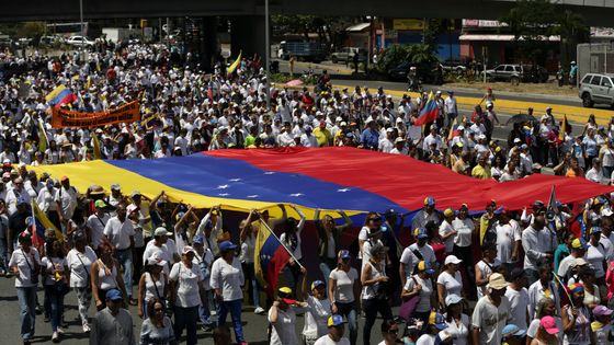 Manifestation en faveur de Juan Guaido le 23 février à Caracas ©AFP - Cristian HERNANDEZ / AFP