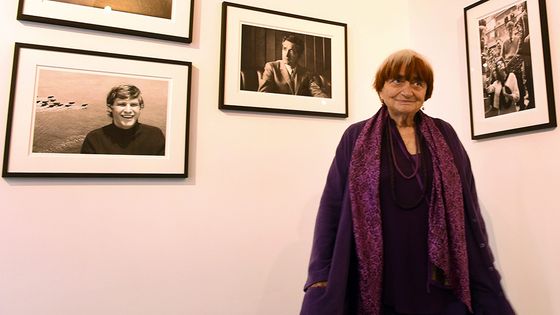 En 2016, Agnès VArda exposait ses photos à l'institut Lumière ©Maxppp - Philippe Juste