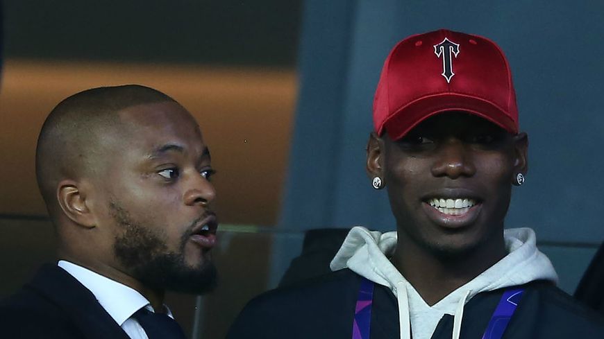 Patrice Evra et Paul Pogba dans les loges du Parc des Princes - 06/03 (Matthew Perrera / Getty)