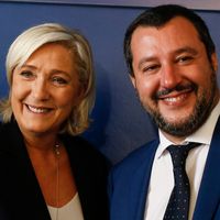 Matteo Salvini s'est largement inspiré des idées du Front national. Le ministre de l'Intérieur italien est ici avec Marine Le Pen lors de leur rencontre à Rome, le 8 octobre 2018.