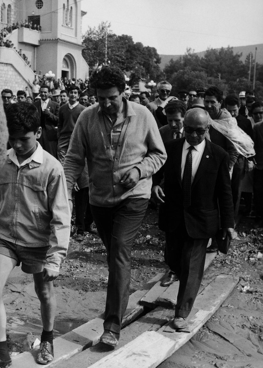 Míkis Theodorákis en Grèce, vers 1965-1967.