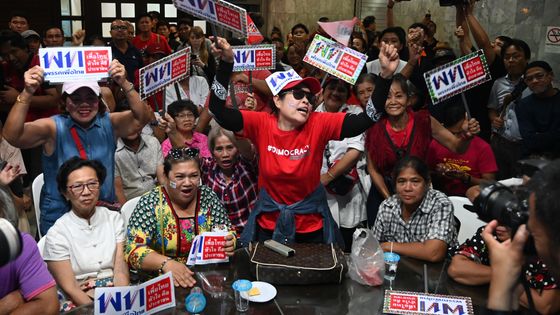 Des supporters du parti d'opposition thaïlandais Pheu Thai ©AFP - Ye Aung THU / AFP