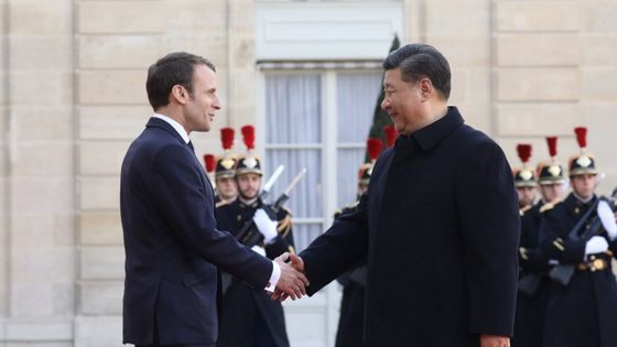 Visite du Président Chinois Xi Jinping en Europe. Le président français Emmanuel Macron l'accueille au palais de l'Elysée à Paris, le 25 mars 2019, lors d'une visite d'Etat. ©AFP - LUDOVIC MARIN