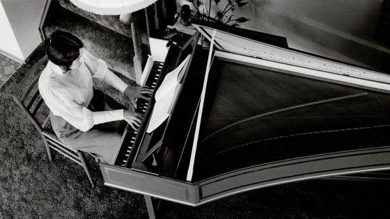 Margaret Huggett sur son clavecin ©Getty - Toronto Star Archives/Toronto Star