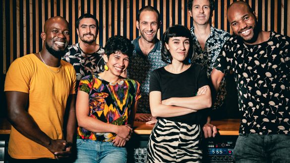 De G à D Israel Quinones, Leo Dumont, Alexandra Charry, Romain Dugelay, Margaux Delatour, Damien Cluzel, Juan Carlos Arrechea - Photo de Bruno Belleudy