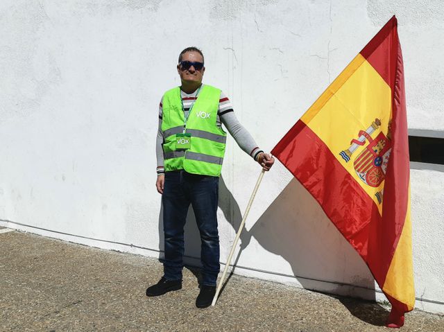 Un militant de Vox, en Andalousie. Le parti entend bien gagner du terrain lors des législatives du 28 avril et, fin mai, aux européennes.
