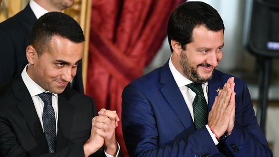 Luigi Di Maio Ministre, vice-Premier ministre Luigi Di Maio et le ministre italien de l'Intérieur et vice-Premier ministre Matteo Salvini le 1er juin 2018.. ©AFP - ALBERTO PIZZOLI