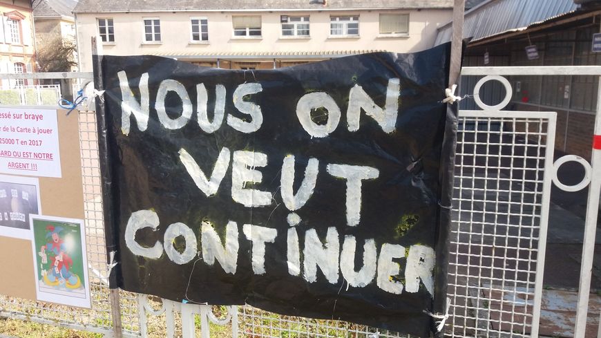 Face aux renoncements de potentiels repreneurs du site, les salariés de l'usine Arjowiggins de Bessé-sur-Braye ont décidé de proposer leur propre dossier de reprise.