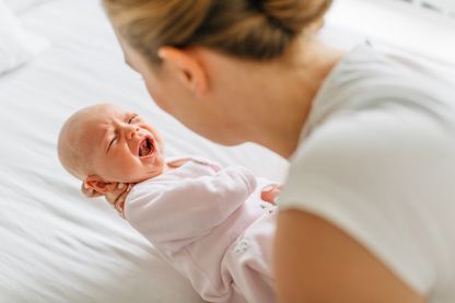Pourquoi les bébés pleurent-ils ?