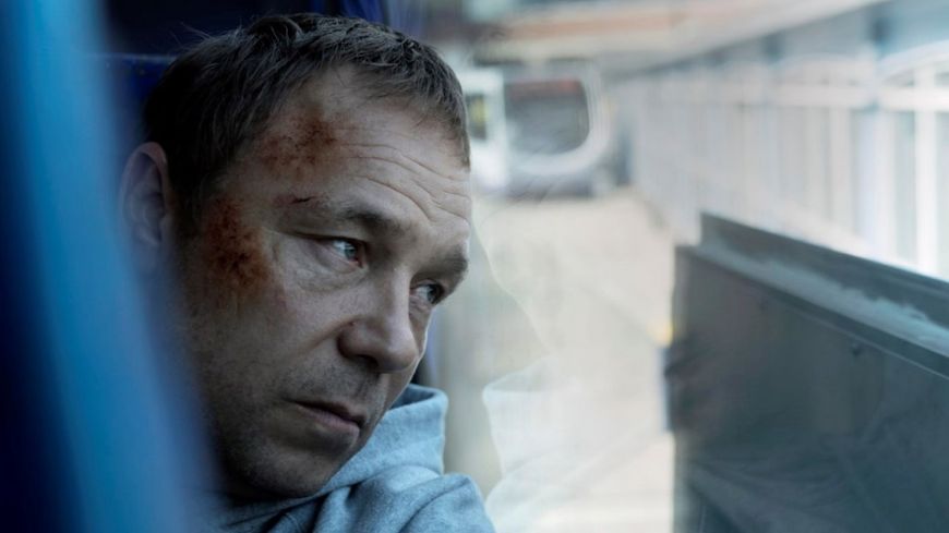 Stephen Grahma dans The Virtues
