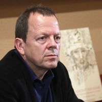 Bernard Comment, écrivain suisse, lors d'une conférence de presse (2016)