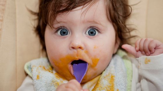 Bébé qui mange ©Getty - Cultura RM Exclusive/Judith Wagner Fotografie