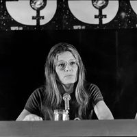 La journaliste et militante américaine Gloria Steinem à New York en 1974