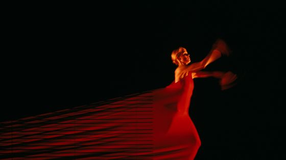 Carolyn Carlson danse "Blue Lady" à Paris ©Getty - THIERRY ORBAN/Sygma