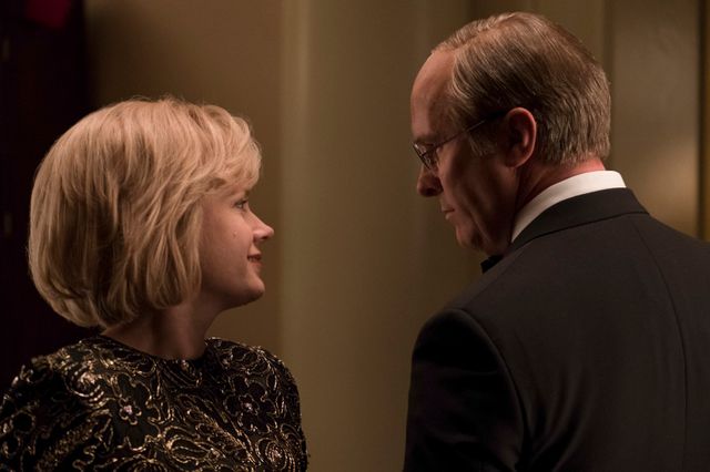 Amy Adams joue ici le rôle de Lynne Cheney, la fille homosexuelle de Dick (Christian Bale)