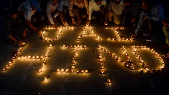 Le slogan patriotique "Jai Hind" ("victoire à l'Inde") est repris partout dans le pays depuis la crise avec le Pakistan (ici au festival de Diwali en octobre 2016) ©AFP - NARINDER NANU