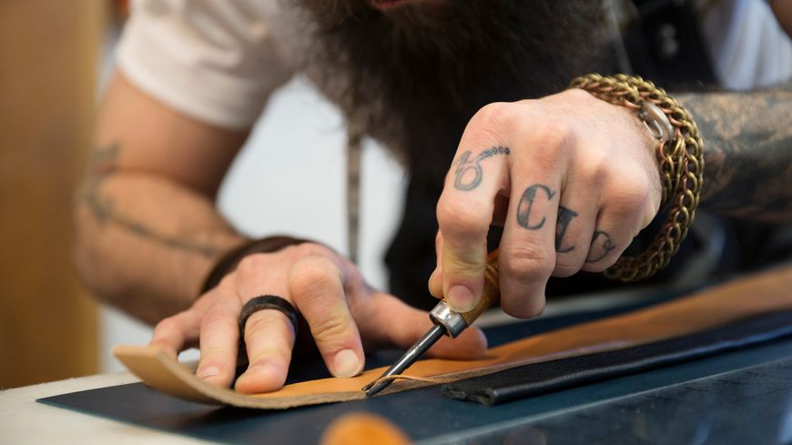 De plus en plus de jeunes actifs cherchent leur voie dans l'artisanat après quelques années à travailler en bureau